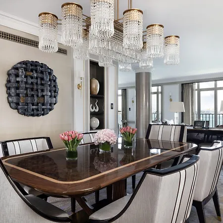The Peninsula 5*