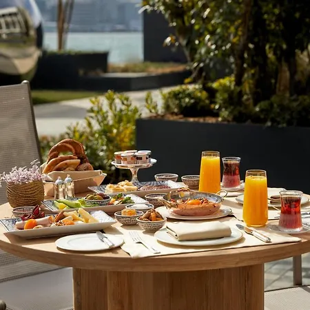 The Peninsula 호텔 5*